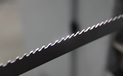荣昌双金属带锯条产生切削噪音的原因具体有哪些？